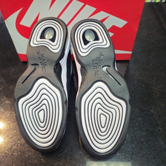 Athletic_Shoes